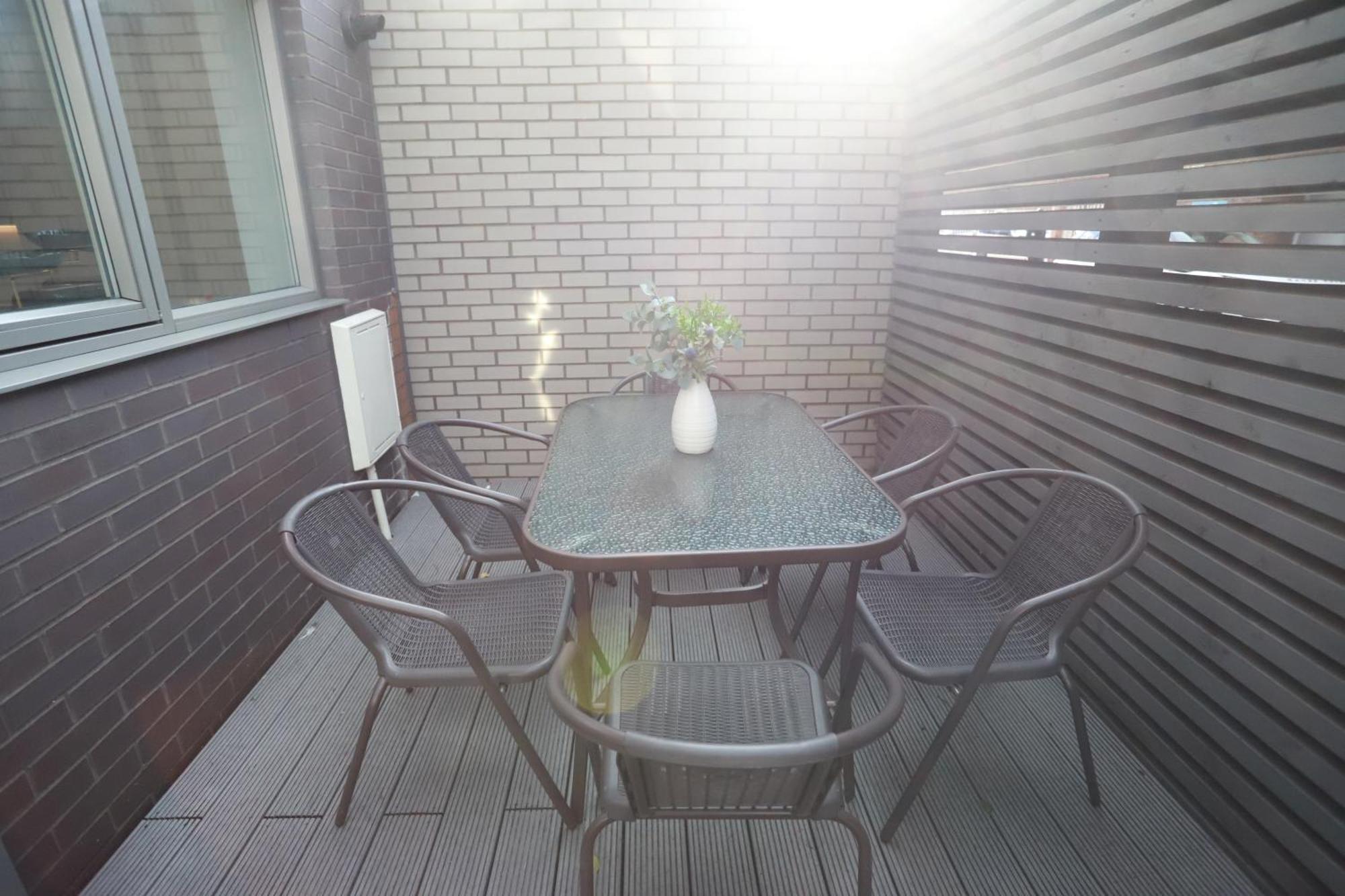 Spacious 3-Story Retreat With Rooftop Terrace And Modern Amenities Londen Buitenkant foto