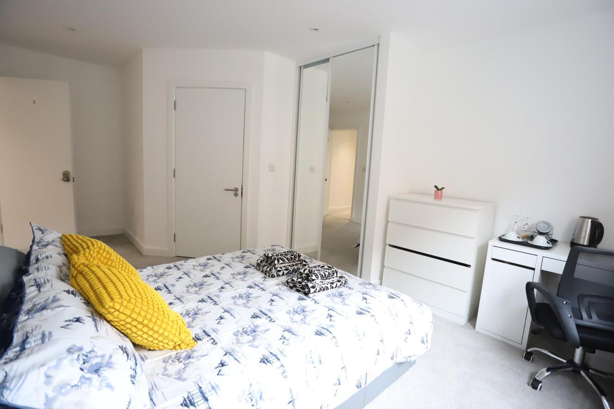 Spacious 3-Story Retreat With Rooftop Terrace And Modern Amenities Londen Buitenkant foto