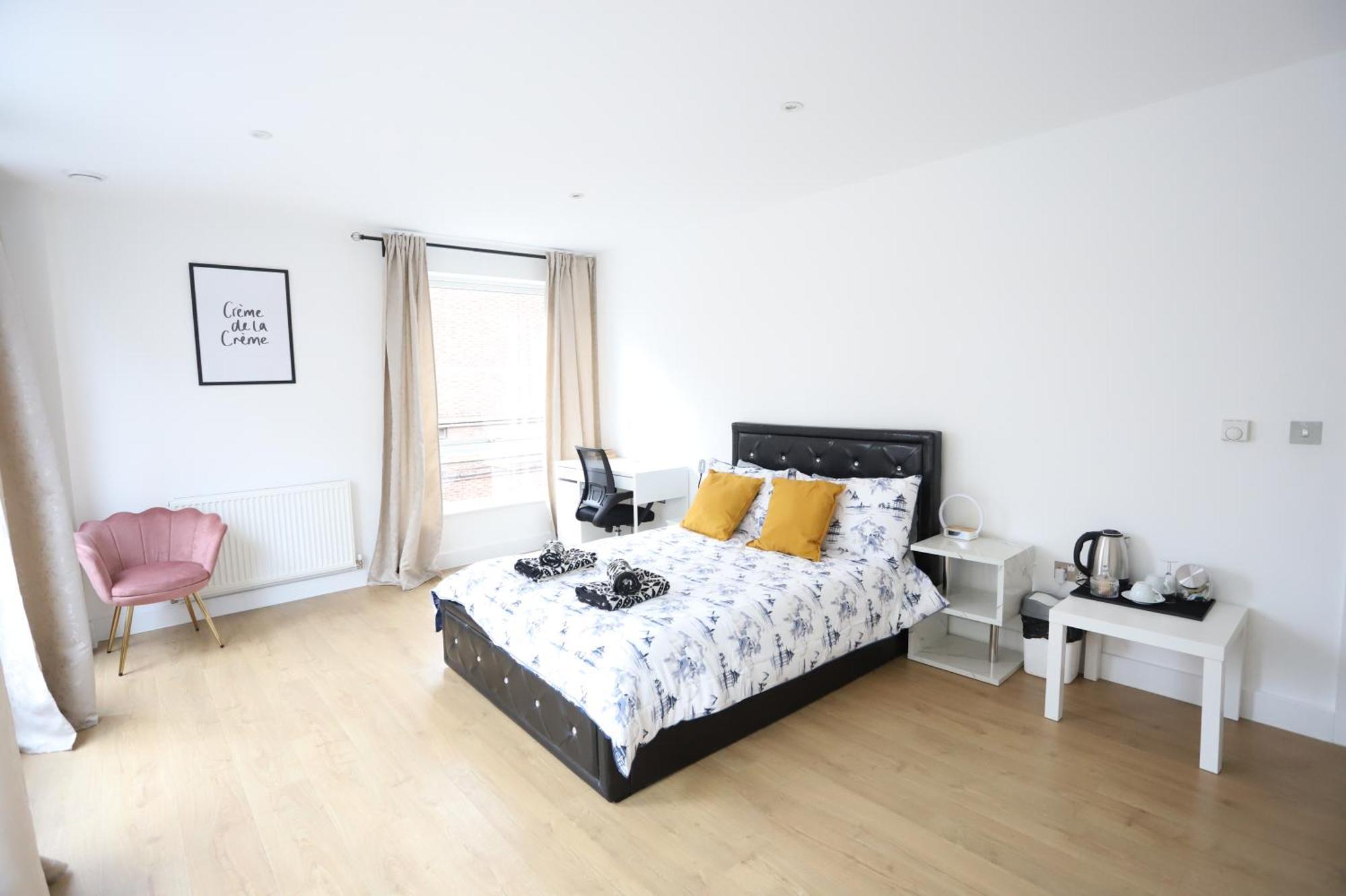 Spacious 3-Story Retreat With Rooftop Terrace And Modern Amenities Londen Buitenkant foto
