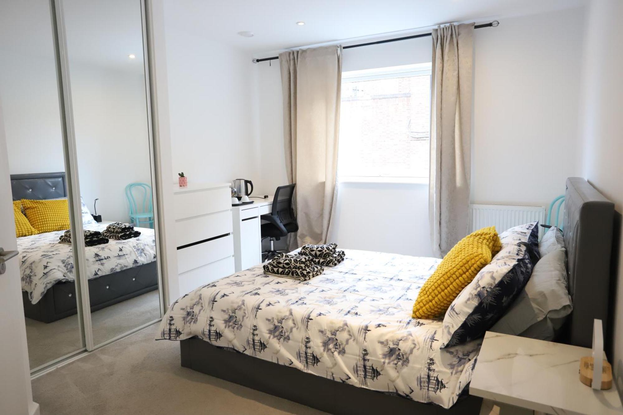 Spacious 3-Story Retreat With Rooftop Terrace And Modern Amenities Londen Buitenkant foto